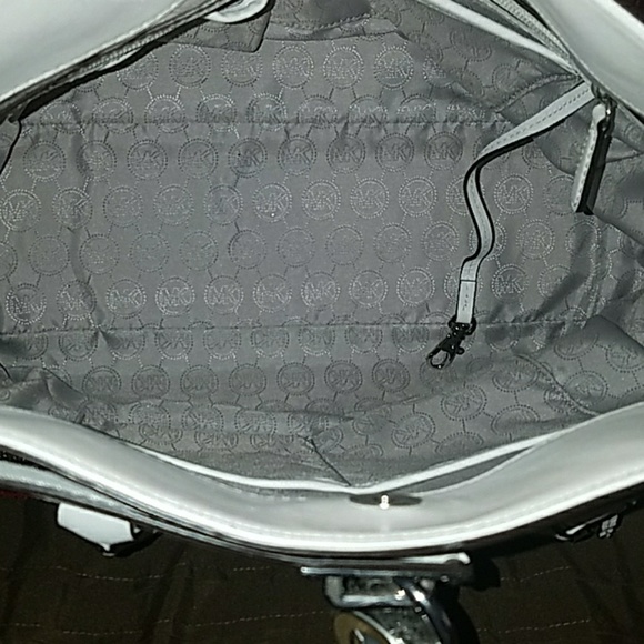 Mk  large Hamliton studded  handbag - Picture 3 of 8